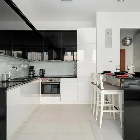 شقة Piekny Z Ogrodkiem I Tarasem & Parking By Renters *