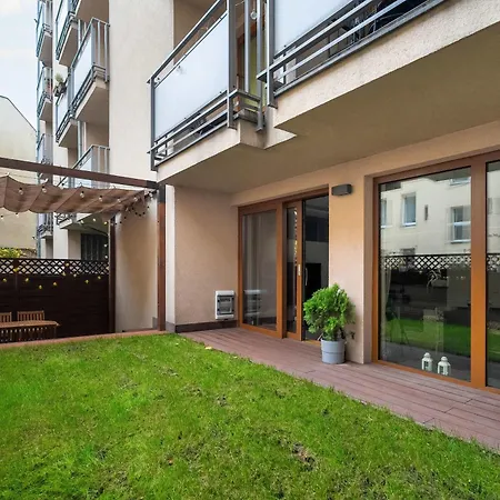 Piekny Z Ogrodkiem I Tarasem & Parking By Renters شقة