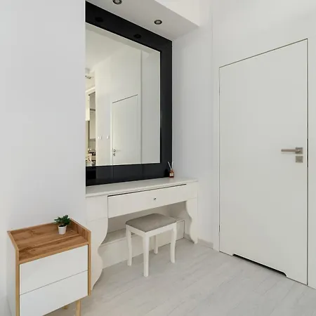 Piekny Z Ogrodkiem I Tarasem & Parking By Renters شقة