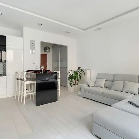 Piekny Z Ogrodkiem I Tarasem & Parking By Renters شقة