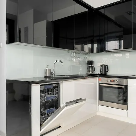 شقة Piekny Z Ogrodkiem I Tarasem & Parking By Renters *